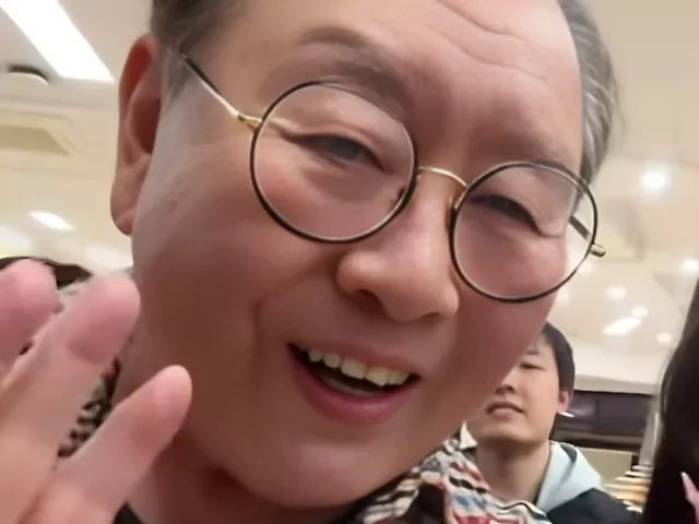 'Trư Bát Giới' Mã Đức Hoa chào khán giả Việt gây sốt