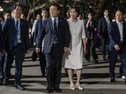 Tổng thống Hàn Quốc và phu nhân ăn kem, dạo Hồ Gươm