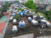 Tập thể Thanh Xuân Bắc cõng hàng nghìn bom nước trên mái