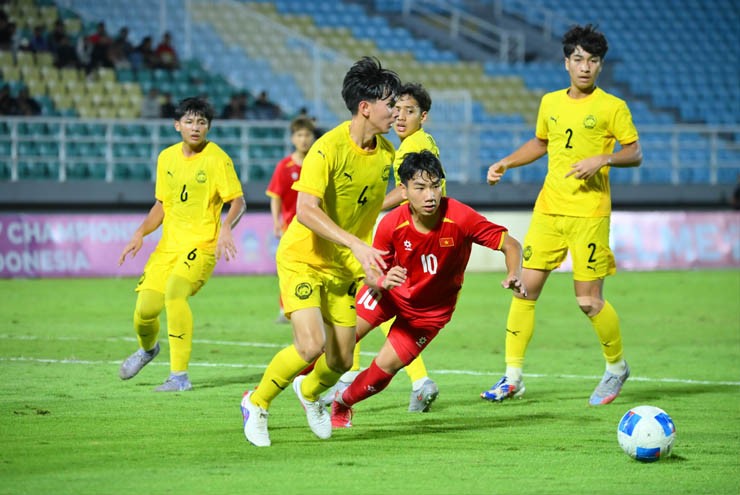 Video bóng đá U17 Việt Nam - U17 Malaysia: 3 bàn thăng hoa, lên ngôi xứng đáng (CK U17 Đông Nam Á)