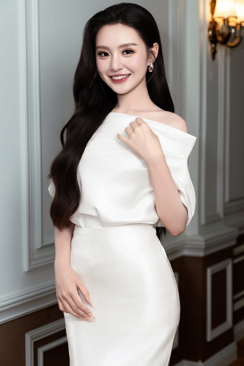 Khánh Như từng bật khóc giữa đường vì chịu nhiều áp lực.