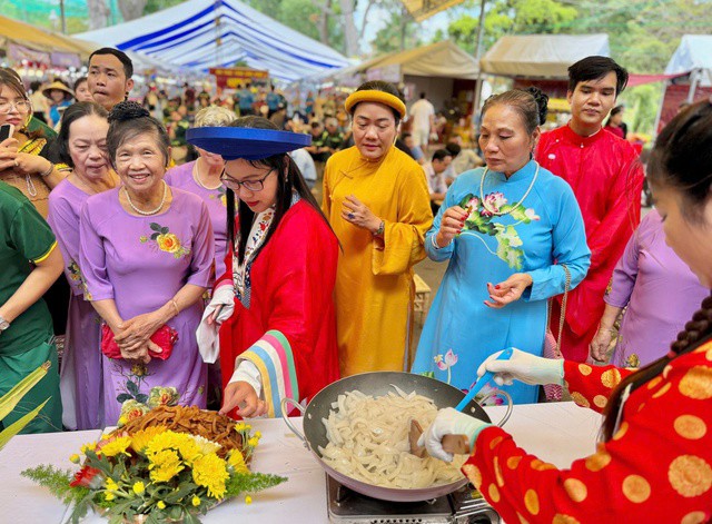 Không gian ẩm thực "Bách vị dâng Vương" ở Thảo Cầm Viên chờ đón du khách dịp Giỗ Tổ