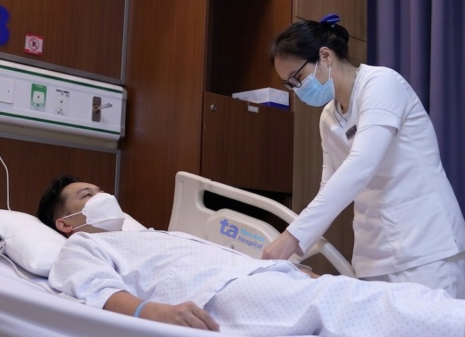 Ông Nguyên đang được truyền kháng sinh, tình trạng cải thiện sau 10 ngày điều trị. Ảnh: Bệnh viện Đa khoa Tâm Anh
