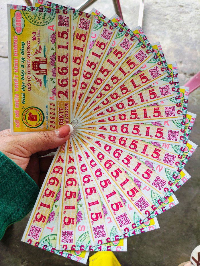 Vé số Bình Dương và Vĩnh Long mở thưởng vào chiều 24-4. Ảnh: ĐLVS Thành Phát, ĐLVS Hổ