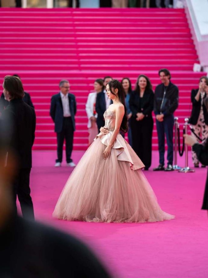 Jisoo (Blackpink) như nàng công chúa trên thảm hồng Cannes - 2