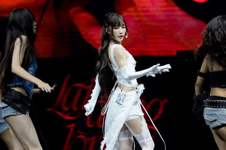 Juky San ở tuổi 28 đủ tự tin để sáng tác và ca hát dù xuất phát điểm là y sĩ răng hàm mặt.