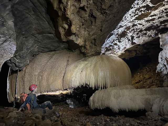 Đoàn chuyên gia khảo sạt hang Nước Lặn