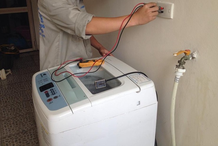 Hãy rút phích cắm điện khỏi máy giặt khi không sử dụng trong thời gian dài.