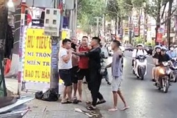 Va quệt xe dẫn đến 'loạn đả' giữa đường, 4 người bị bắt