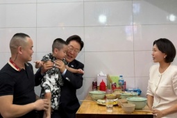 Chủ quán phở đón Tổng thống Hàn Quốc: 'Cả đêm qua tôi hạnh phúc không ngủ nổi'