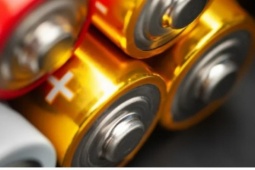 Sai lầm phổ biến khi thay pin điều khiển TV mà ít người để ý