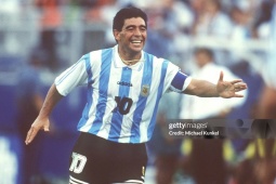 Huyền thoại Maradona bị đuổi thẳng vì dùng chất cấm, Tổng thống cũng không thể cứu