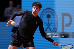 Tennis đỉnh cao Madrid Open: Shelton thua sốc, Rybakina ngược dòng vất vả