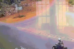 Clip mới hé lộ vụ nam sinh lao xe xuống mương khiến cựu thiếu tá CSGT bị khởi tố