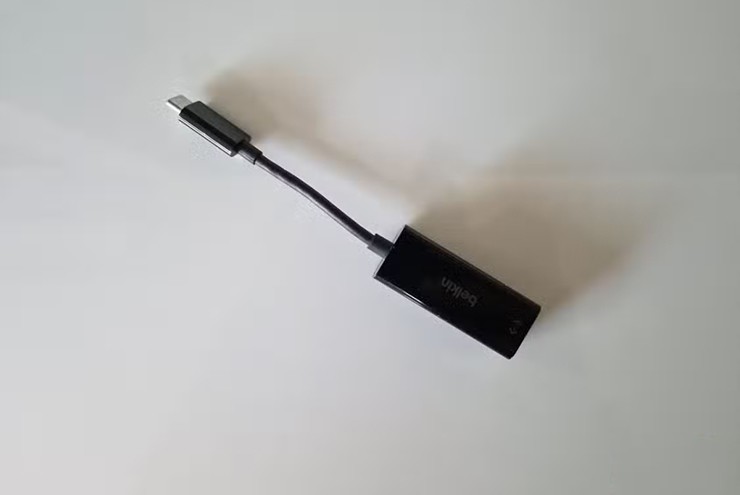 Bộ chuyển đổi Ethernet USB giúp bổ sung cổng Ethernet gigabit vào Smart TV.