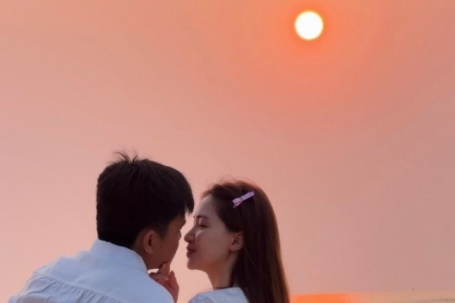 Hòa Minzy khoe hạnh phúc ngọt lịm bên Đại úy Thăng Văn Cương