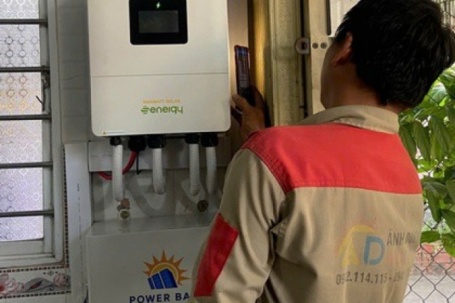 Lắp điện mặt trời kèm nhiều pin lưu trữ có giúp giảm tiền điện?