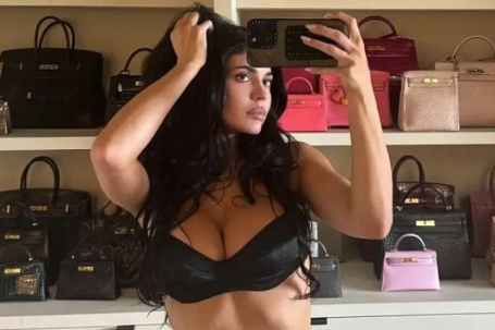 Kylie Jenner khoe bộ sưu tập túi Hermès hàng triệu USD