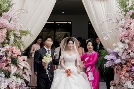 Cô gái Thái Nguyên lấy chồng nhà đối diện, 100 người xếp hàng đón nhà trai