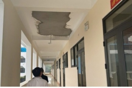 Trường mới 65 tỷ ở Phú Thọ chưa bàn giao đã rơi vữa trần, học sinh phải nhập viện
