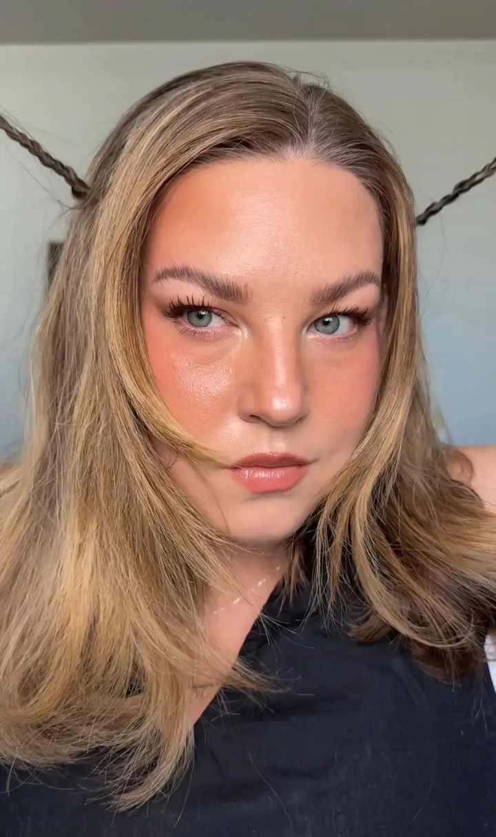 Mặc dù thường gây ra những cơn đau đầu khi làm kiểu tóc này, nhưng Heyn cho rằng những cơn đau nhẹ đó đáng giá so với cảm giác tự tin và quyến rũ.