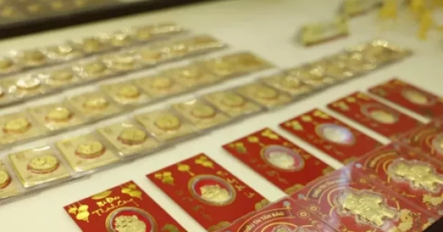 Giá vàng tiếp đà giảm mạnh