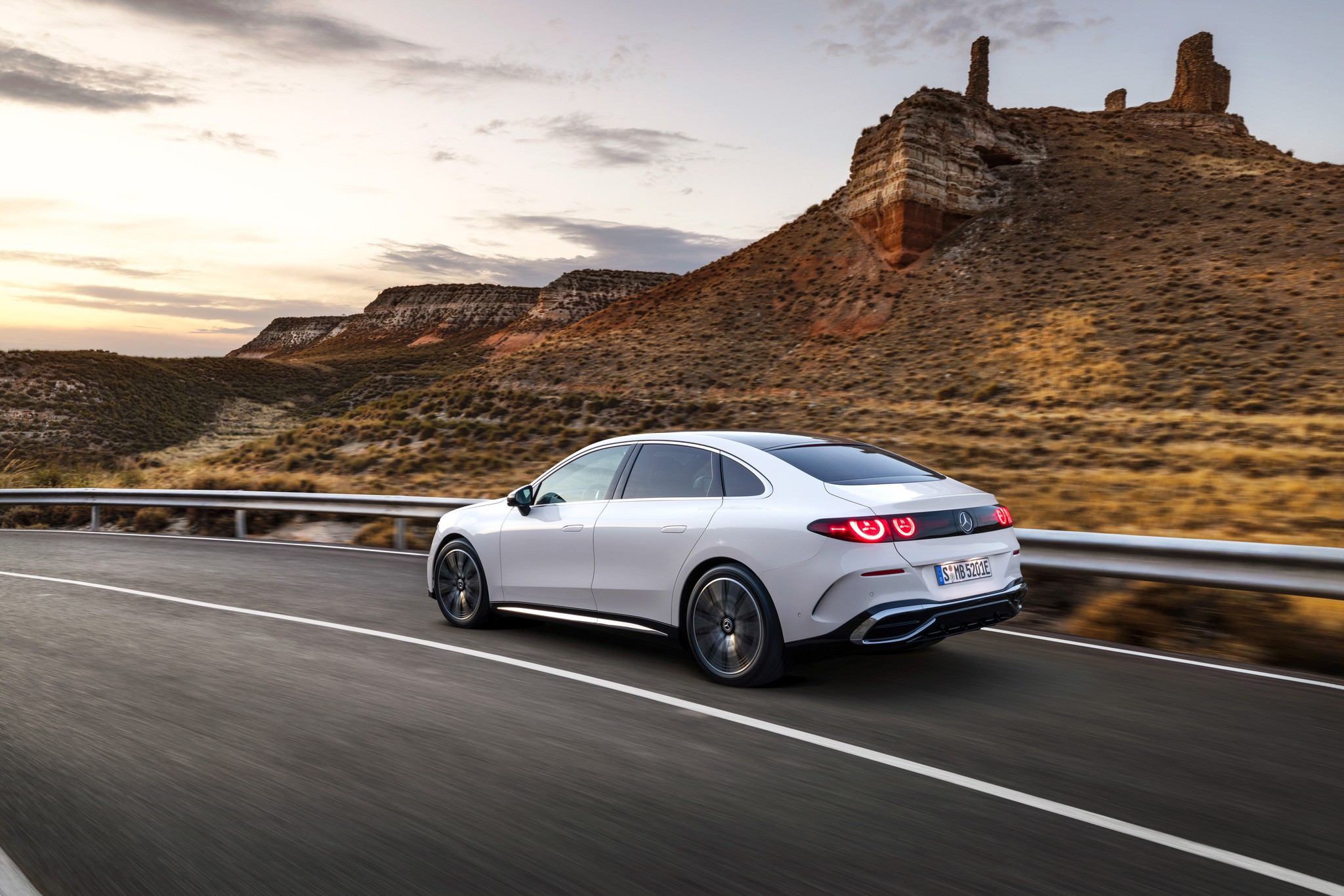 Mercedes trang bị cho C-Class Electric hệ thống đánh lái bánh sau với góc lái 4,5 độ.