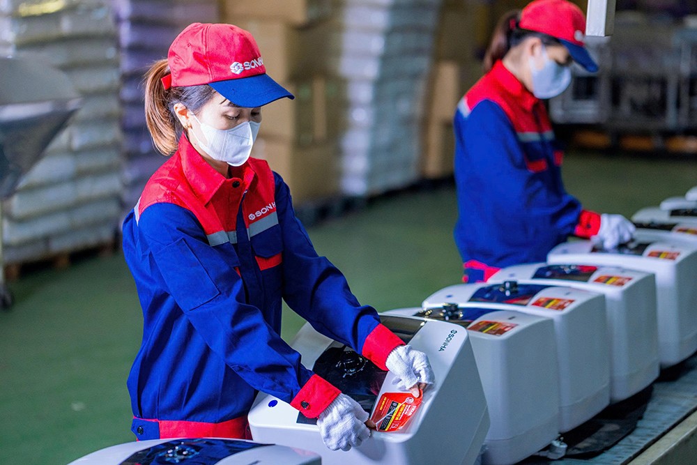 Dây chuyền sản xuất bình nước nóng Sơn Hà.