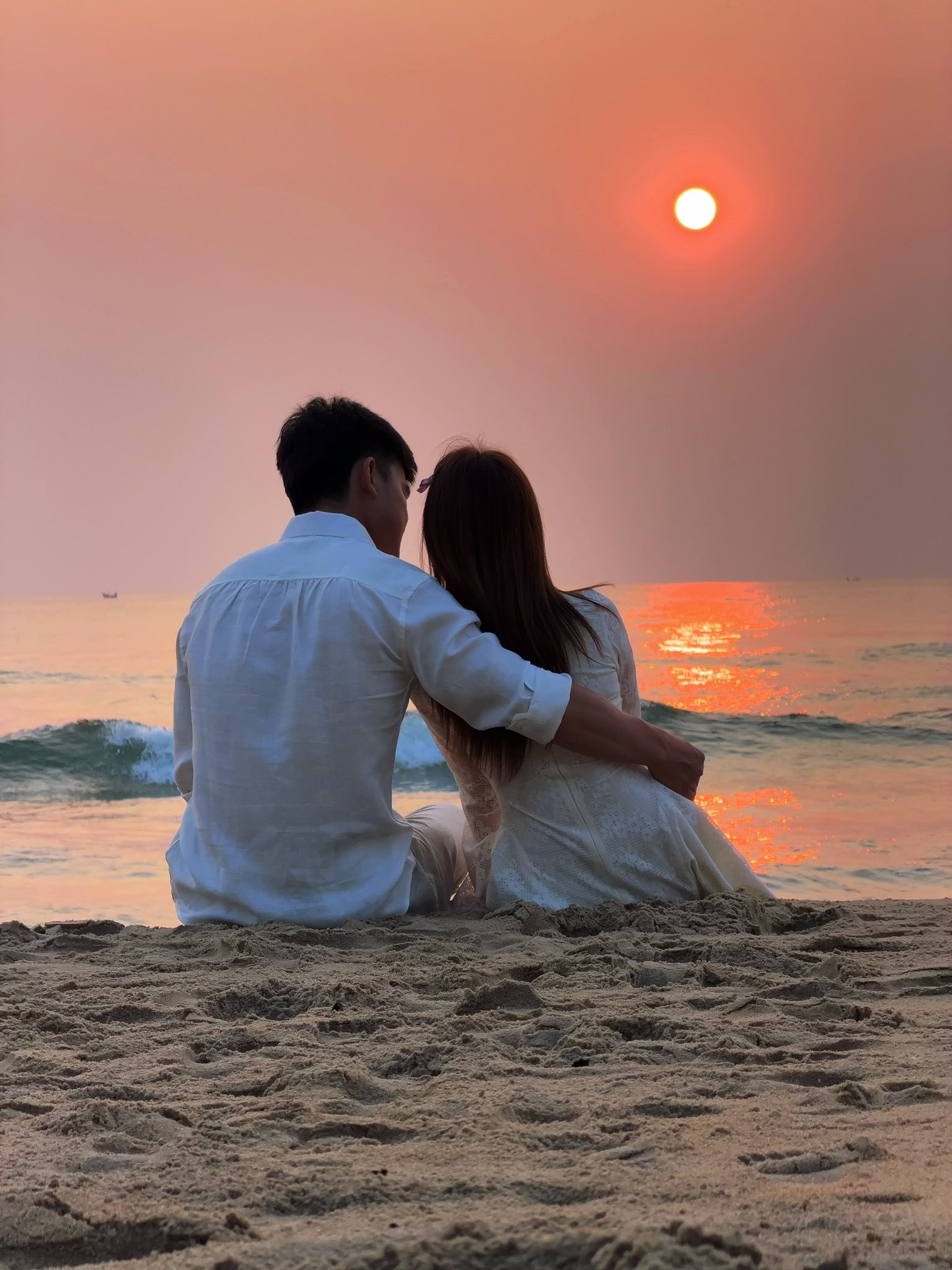 Hòa Minzy và bạn trai.