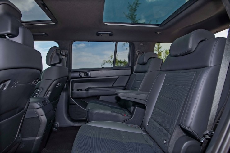 Ưu nhược điểm của Hyundai SantaFe khi so sánh với Mazda CX-8 - 5