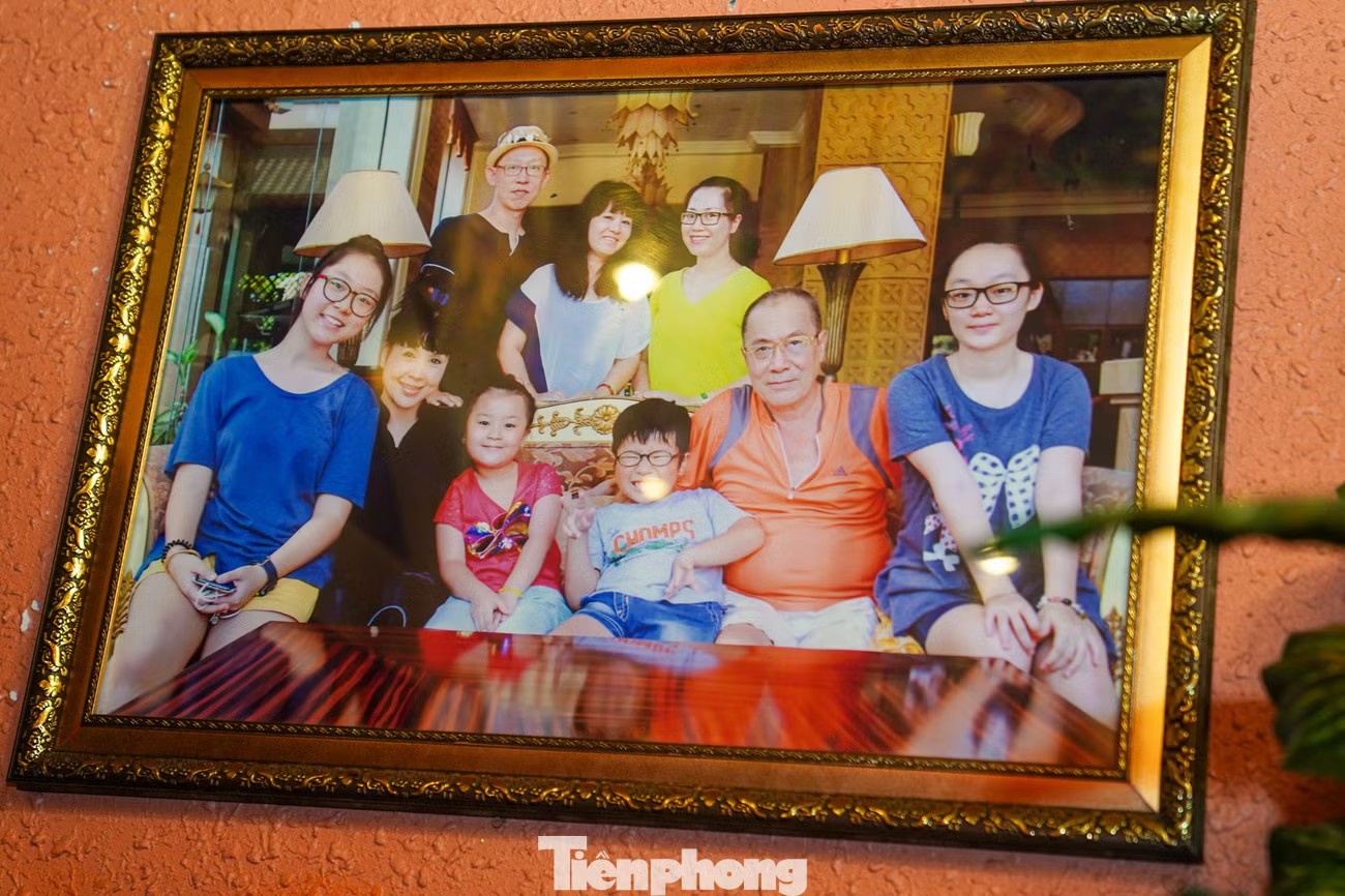 Bên trong nhà phố rộng 50 m2, trị giá hơn 20 tỷ đồng của NSND Lan Hương và NSƯT Tất Bình.