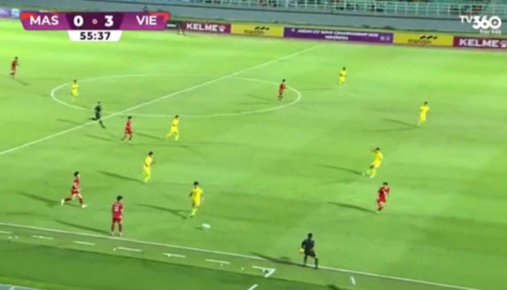 Tình huống dẫn đến bàn thắng thứ 3 của U17 Việt Nam. Ảnh chụp màn hình.