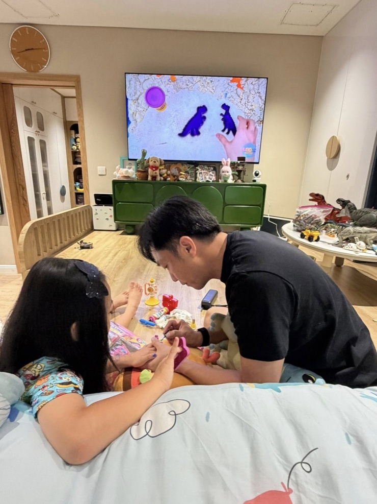 Ảnh sao 25/4: Gia đình Ngô Thanh Vân được nhận xét trông giống nhau - 4