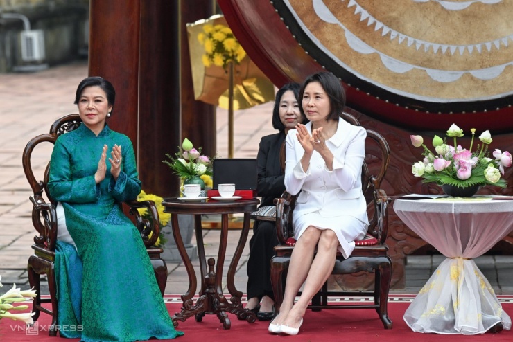 Trang phục của phu nhân Tổng thống Hàn Quốc khi ở Việt Nam - 2