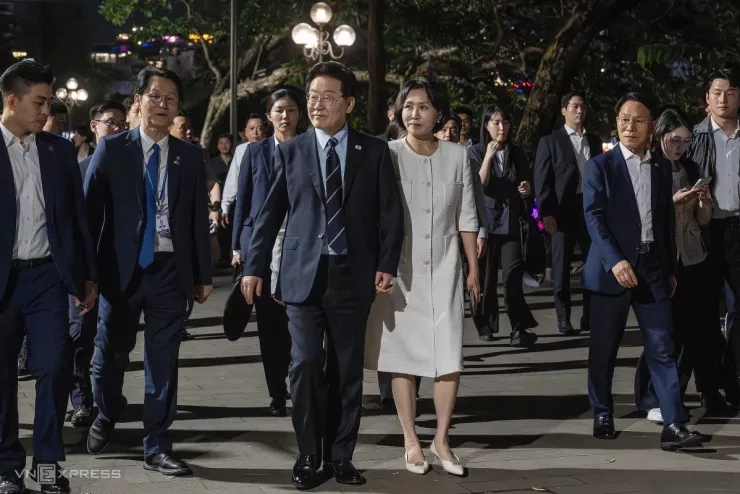 Trang phục của phu nhân Tổng thống Hàn Quốc khi ở Việt Nam - 3