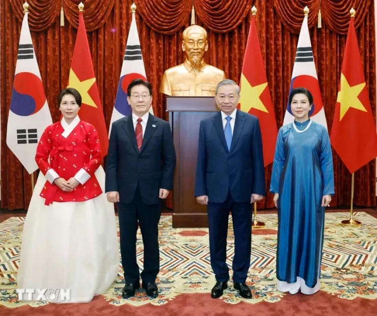 Trang phục của phu nhân Tổng thống Hàn Quốc khi ở Việt Nam - 8