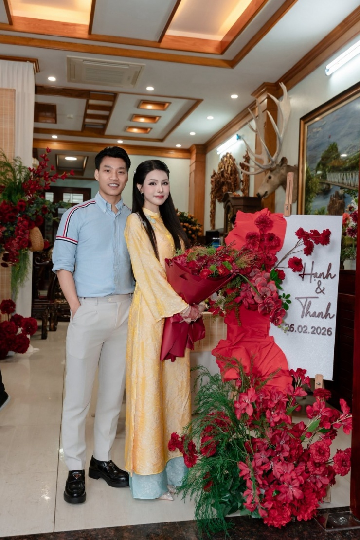 Thời trang sánh đôi của hậu vệ Vũ Văn Thanh và bạn gái - 1