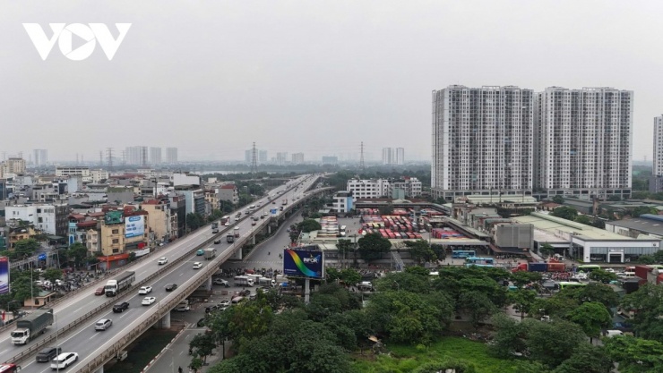 Dù nằm trên tuyến đường Giải Phóng, nơi tập trung hai bến xe lớn là Bến xe Nước Ngầm và Bến xe Giáp Bát nhưng lượng phương tiện đổ về không tăng đột biến so với ngày thường.&nbsp;