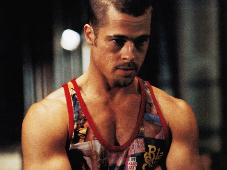 Hình thể săn gọn, sắc nét của Brad Pitt trở thành chuẩn nam tính mới của Hollywood thời kỳ này.