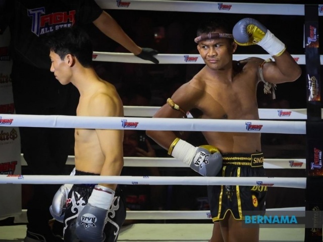 Thánh Muay Buakaw tái xuất ở tuổi 44, đánh bại cao thủ Trung Quốc