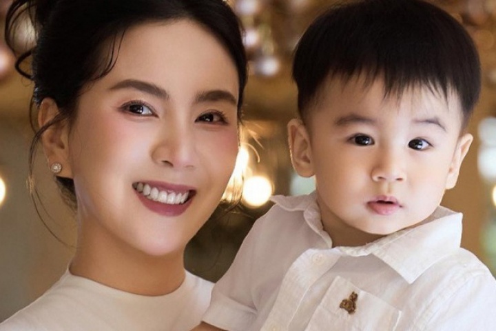 MC Mai Ngọc 36 tuổi khoe con trai 1 tuổi và phát ngôn gây bão mạng xã hội
