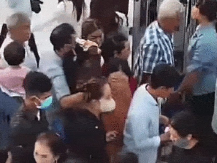 Xuất hiện thêm clip giật dây chuyền ở Tân Huê Viên, Công an Cần Thơ tìm bị hại