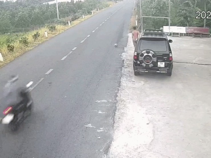 Vụ trẻ đá bóng ra đường gây tai nạn chết người: Cảnh sát giao thông nói gì?