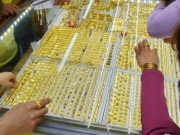 Giá vàng hôm nay, 25-4: Bật tăng trở lại