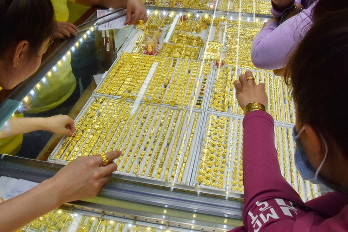 Giá vàng hôm nay nóng lên