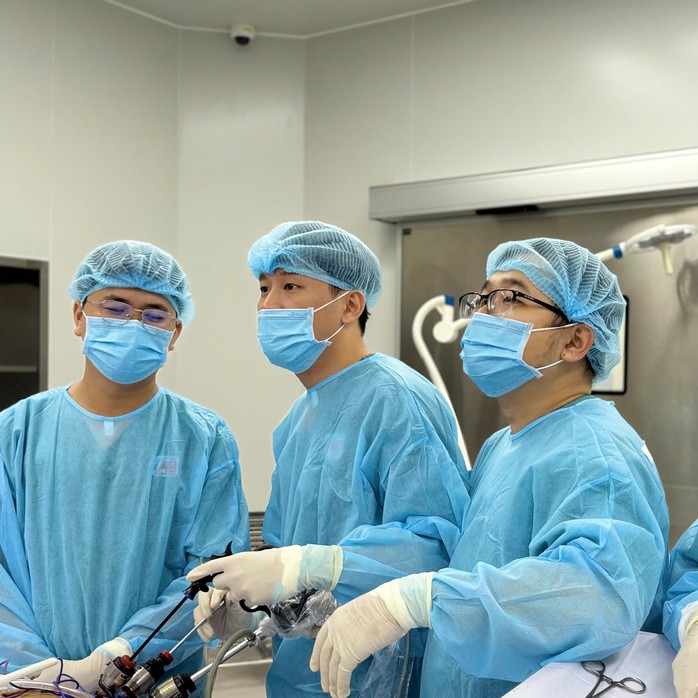 Ê-kip phẫu thuật cắt u thận cho bệnh nhân