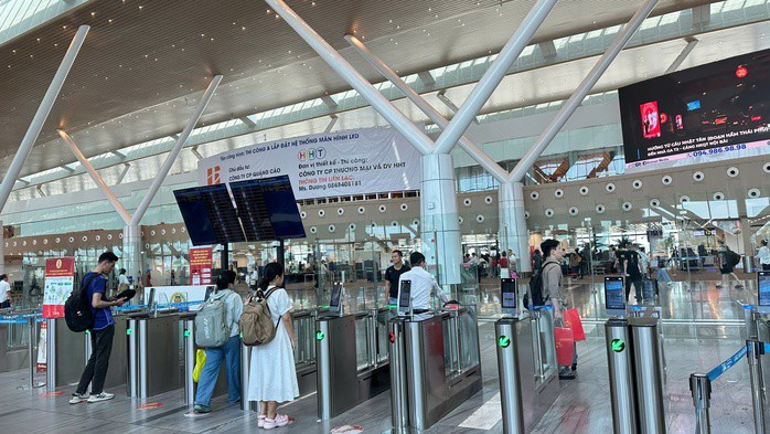 Hành khách có thể ứng dụng định danh, nhận diện sinh trắc học làm thủ tục ở sân bay Tân Sơn Nhất để giảm thời gian chờ đợi