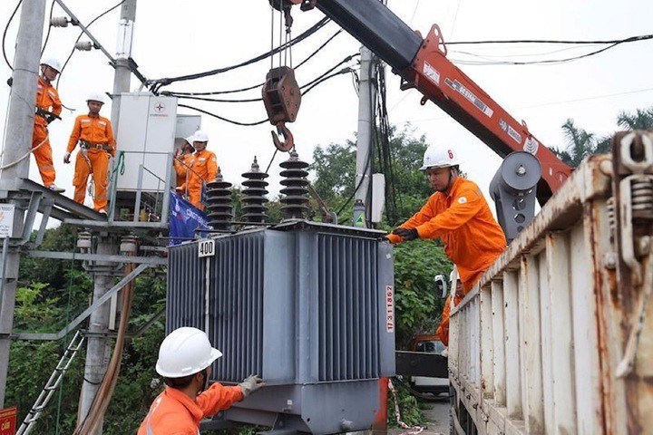 Giá điện sinh hoạt của người dân không bị thay đổi do vẫn tính theo biểu bậc thang. (Ảnh minh họa)