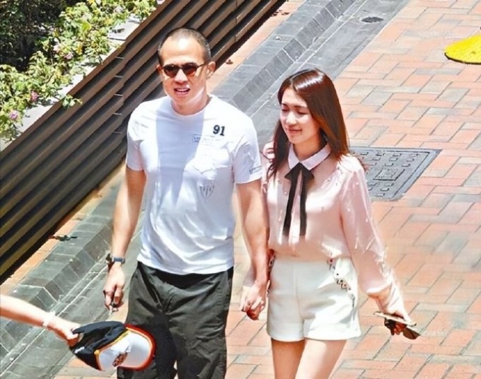 Quách Gia Văn và ông Lý Trạch Giai. Ảnh: Weibo