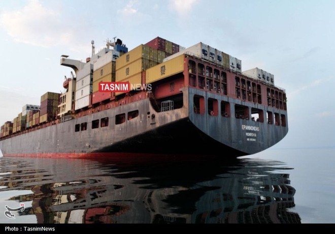 Iran công bố loạt ảnh bắt tàu container ở eo biển Hormuz - 3